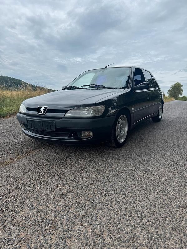 Grün Gebraucht 1999 Peugeot 306 S Kleinwagen | 3.000 € (Fairer Preis) - Bild 1/4