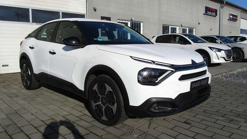 Gebraucht Citroën C4 Feel 131 PS (96 kW) 2023 Lackierung schwarz perla nera Kleinwagen