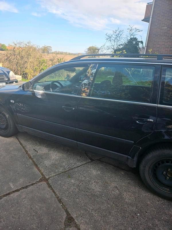 Gebraucht VW Passat 131 PS (96 kW) 2002 Schwarz Kombi