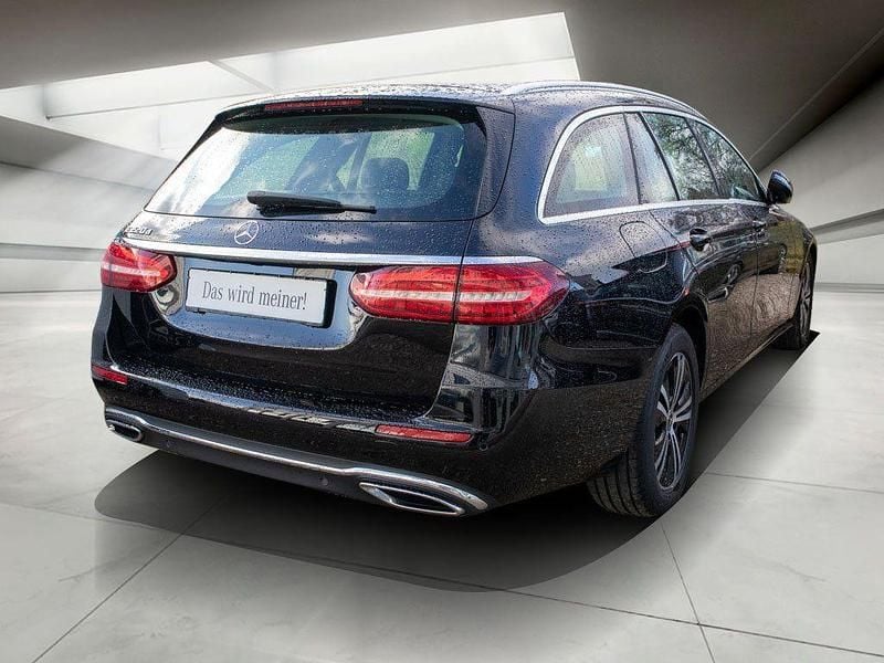 Gebraucht Mercedes E220 Avantgarde 200 PS (147 kW) 2022 Schwarz Limousine