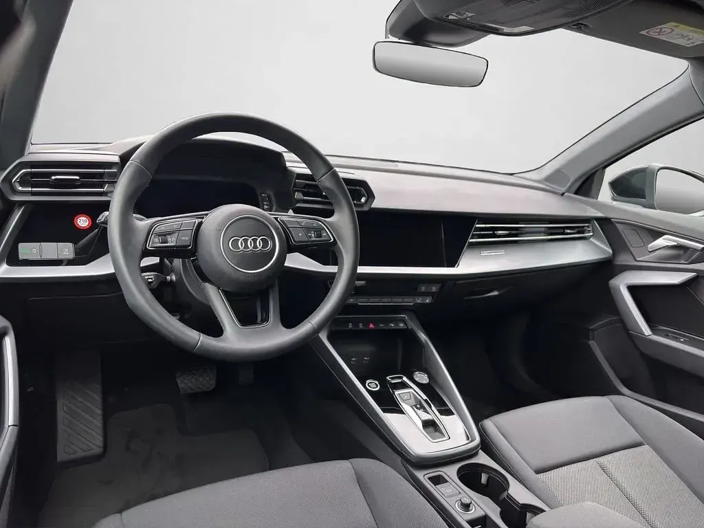 Gebraucht Audi A3 Ambiente 150 PS (110 kW) 2025 Mythosschwarz metallic (metallic) Limousine