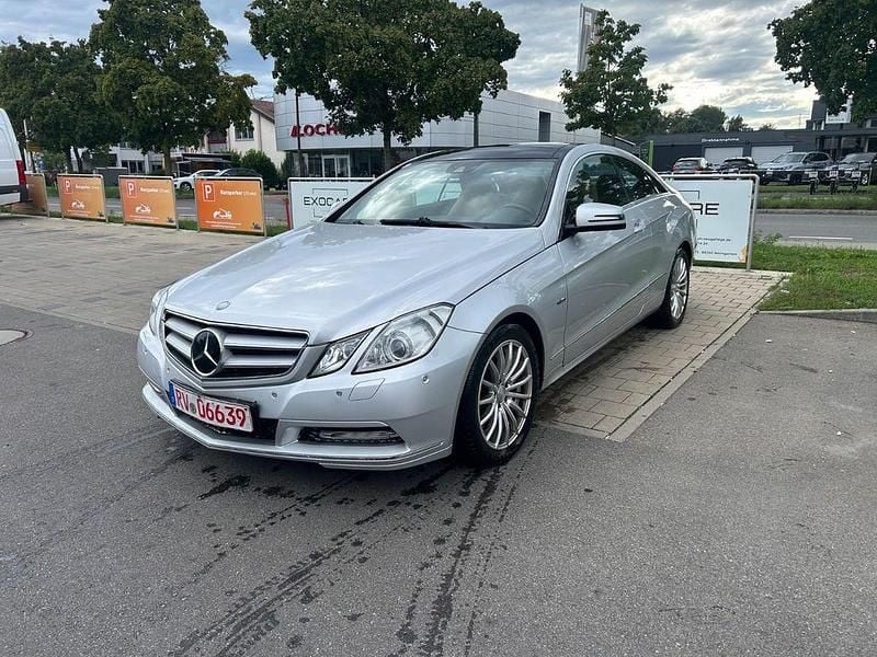 Gebraucht Mercedes E350 Avantgarde 231 PS (169 kW) 2011 Silber Coupé