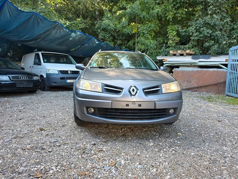 Grau Gebraucht 2009 Renault Mégane GrandTour Kombi | 2.300 € - Bild 1/4