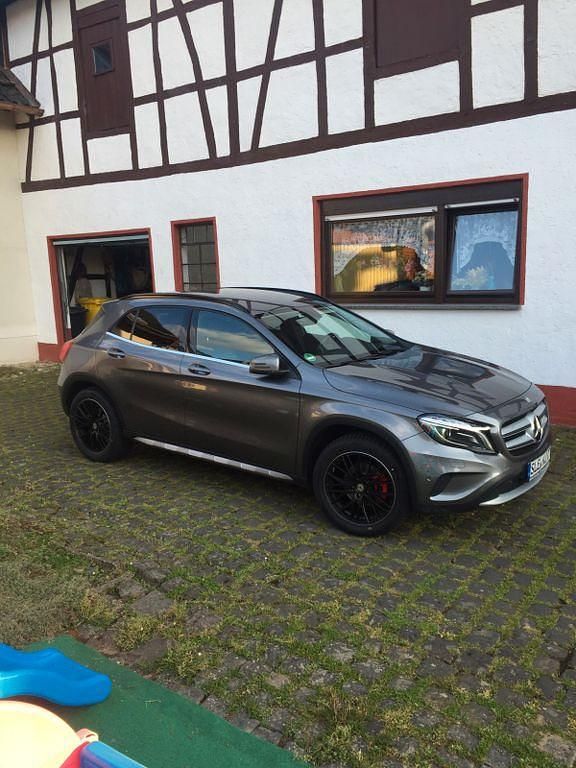 Gebraucht Mercedes GLA200 Style 136 PS (100 kW) 2014 Grau SUV