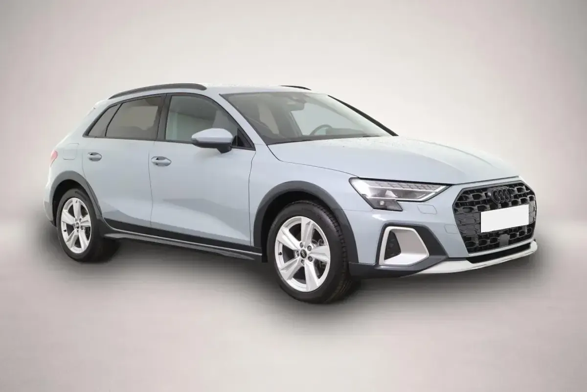 Gebraucht Audi A3 Ambiente 204 PS (150 kW) 2025 Manufacturer Limousine