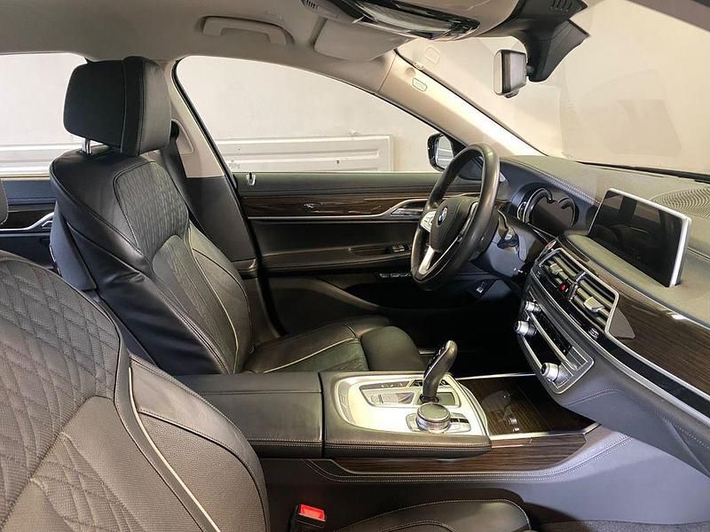 Gebraucht BMW 740 258 PS (189 kW) 2016 Sophistograu brillanteffekt me Limousine