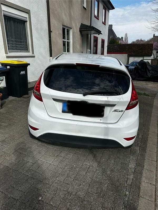 Gebraucht Ford Fiesta Trend 82 PS (60 kW) 2010 Weiß Kleinwagen