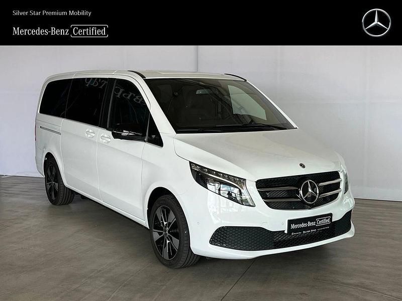 Weiß Gebraucht 2023 Mercedes V250 Avantgarde Van / Kleinbus | 73.080 € - Bild 1/4