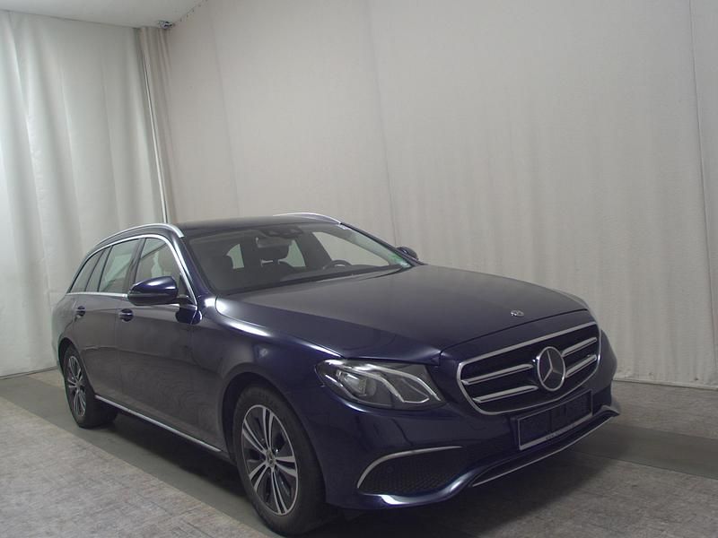 Gebraucht Mercedes E300 Avantgarde 245 PS (180 kW) 2019 Blau Kombi