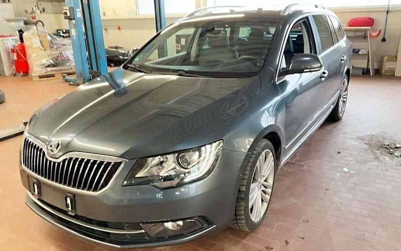 Gebraucht Skoda Superb Elegance 170 PS (125 kW) 2014 Grau Kombi