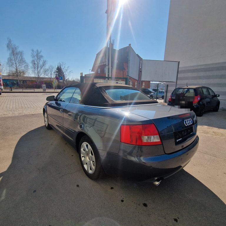 Grau Gebraucht 2005 Audi A4 Cabriolet Cabrio | 3.900 € (Superpreis) - Bild 1/4