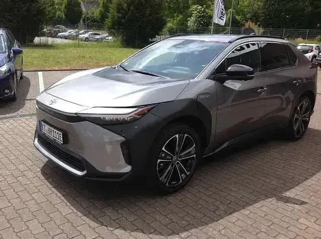 Gebraucht Toyota bZ4X 150 kW (204 PS) 2022 Palladiumsilber metallic(1l5) SUV