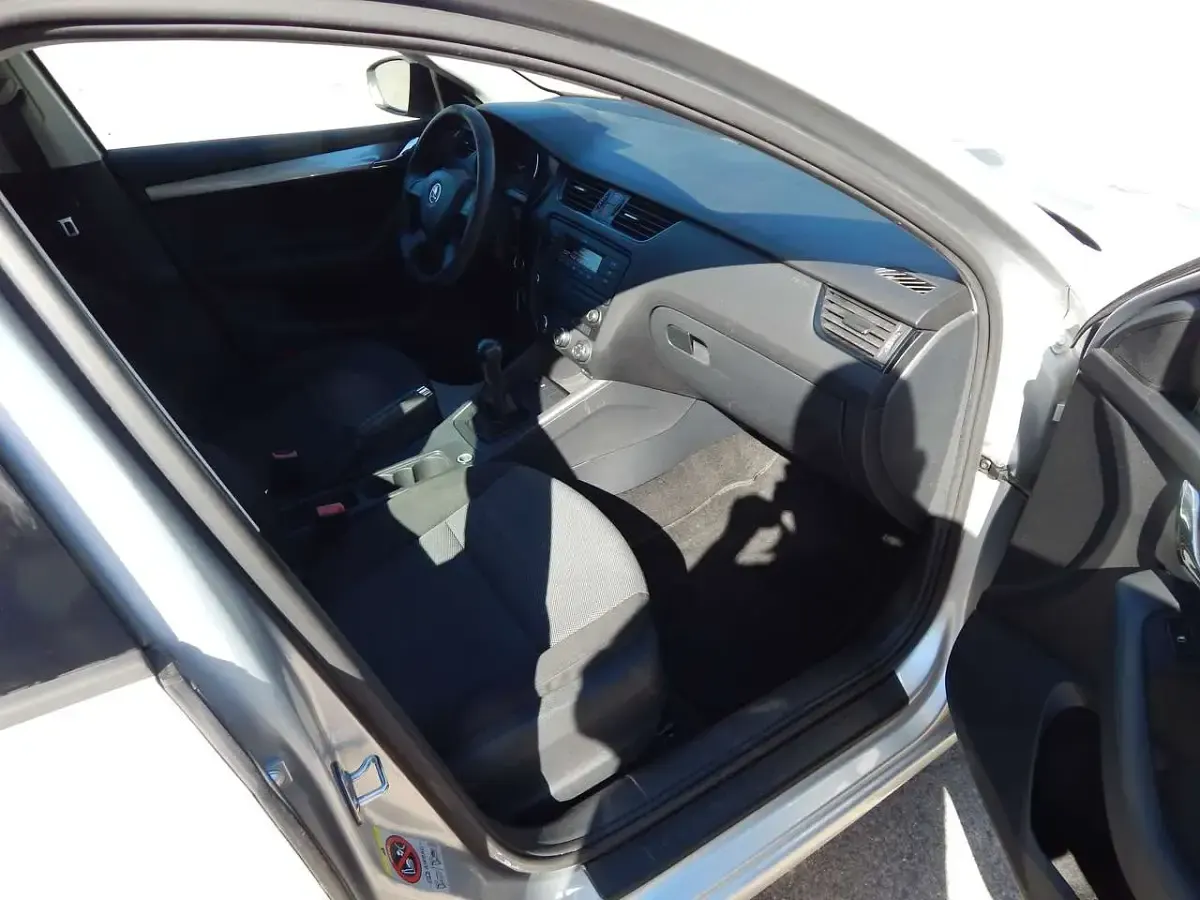 Gebraucht Skoda Octavia Active 105 PS (77 kW) 2013 Brilliantsilber metallic Kleinwagen