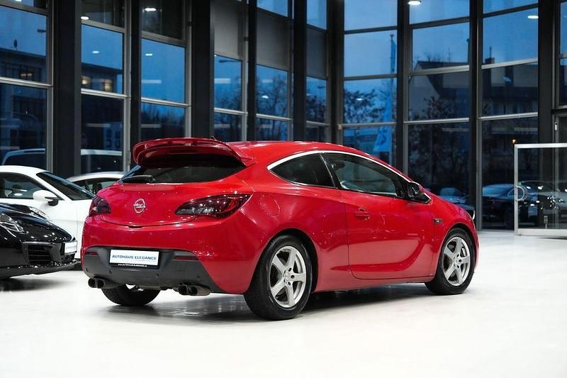 Gebraucht Opel Astra GTC Innovation 179 PS (131 kW) 2012 Rot Coupé