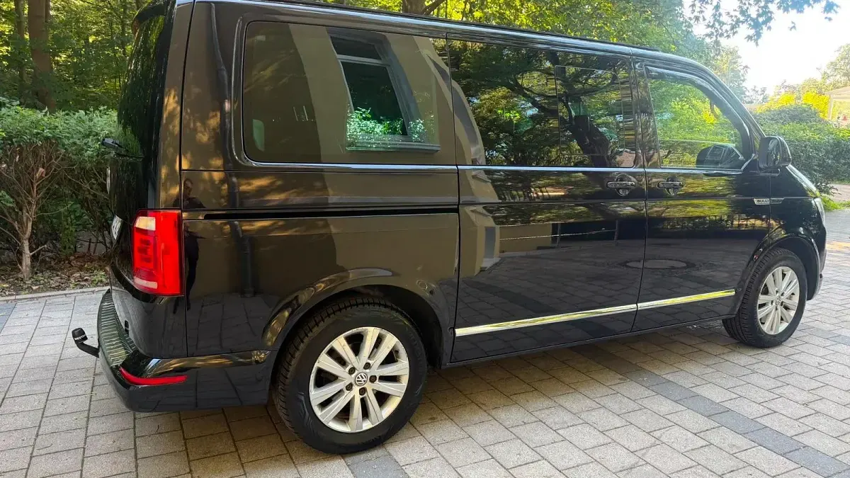 Gebraucht VW Multivan Highline 204 PS (150 kW) 2018 Schwarz Van / Kleinbus