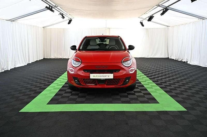 Gebraucht Fiat 600 La Prima 101 PS (74 kW) 2025 Rot SUV