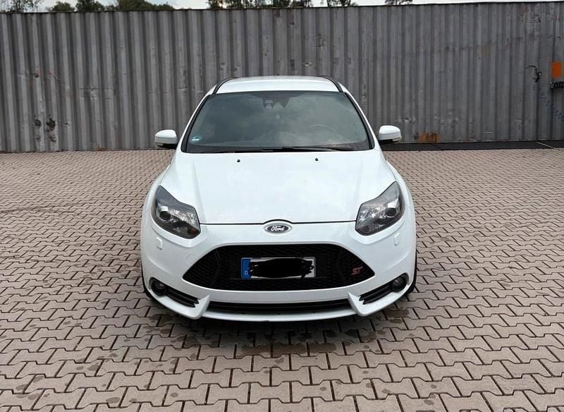 Gebraucht Ford Focus ST 250 PS (183 kW) 2013 Weiß Kombi