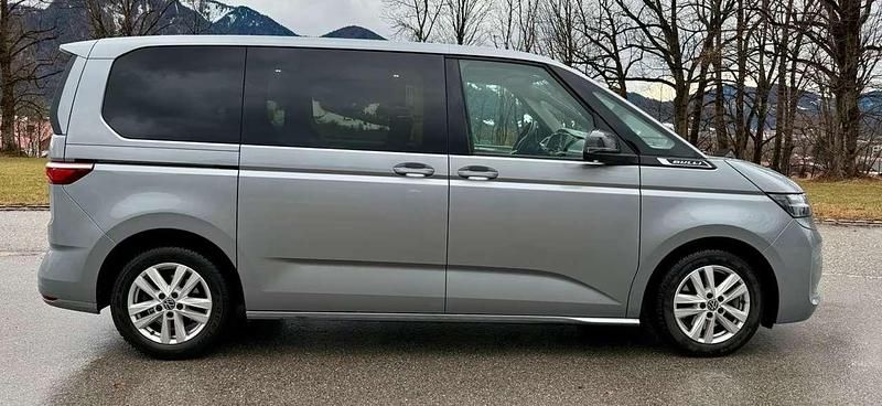 Gebraucht VW Multivan Style 150 PS (110 kW) 2023 Silber Van