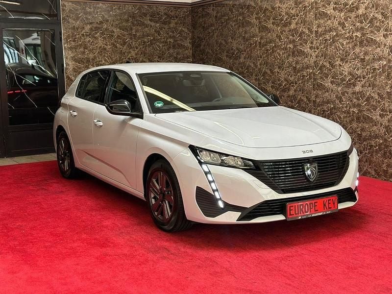 Weiß Gebraucht 2024 Peugeot 308 Active Limousine | 27.990 € (Etwas zu teuer) - Bild 1/4