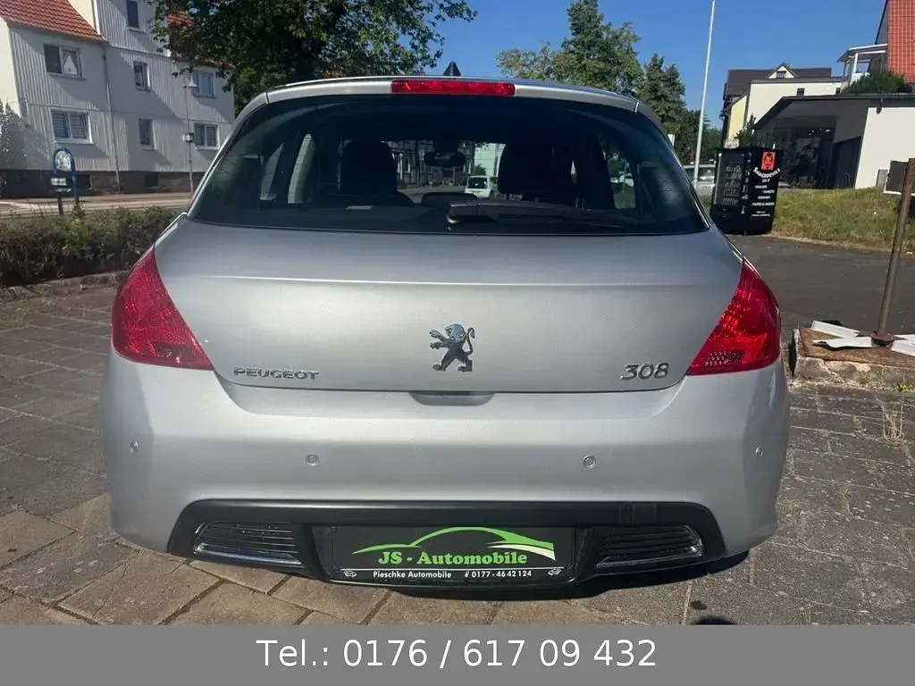 Gebraucht Peugeot 308 Premium 111 PS (81 kW) 2010 Silber Limousine