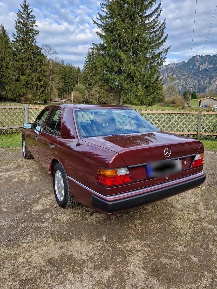 Gebraucht Mercedes E300 220 PS (161 kW) 1992 Rot Limousine
