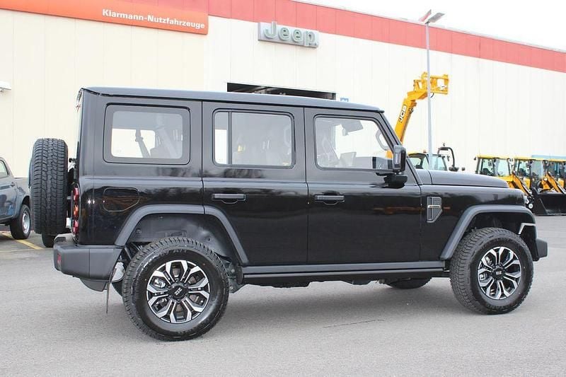 Neu BAW 212 166 PS (122 kW) 2025 Schwarz SUV