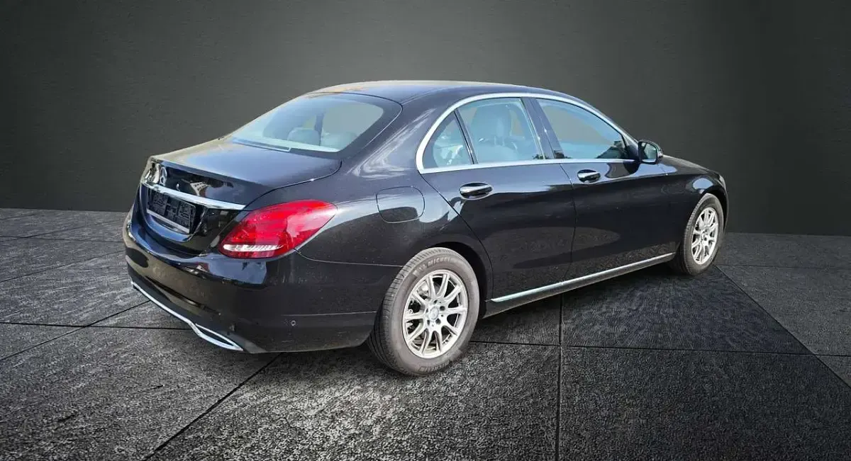 Gebraucht Mercedes C200 Avantgarde 184 PS (135 kW) 2015 Obsidianschwarz Limousine