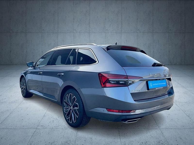 Gebraucht Skoda Superb LAURIN & KLEMENT 280 PS (205 kW) 2022 Graphitegrau metallic Kombi