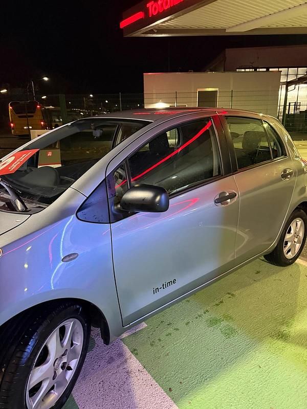 Gebraucht Toyota Yaris 69 PS (50 kW) 2008 Grau Kleinwagen