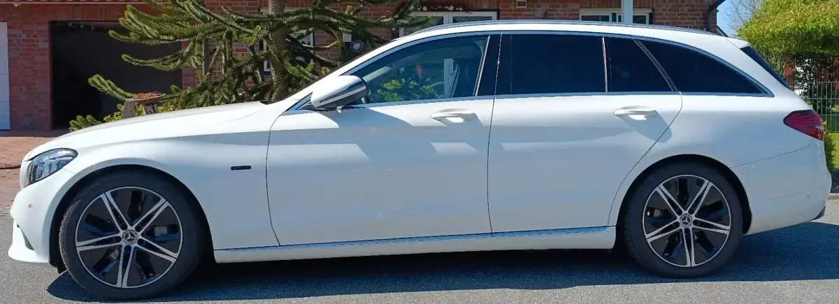 Gebraucht Mercedes C300e 306 PS (225 kW) 2020 Weiß Kombi
