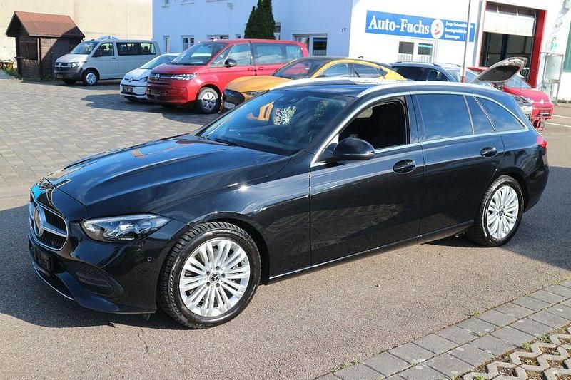 Obsidianschwarz Gebraucht 2023 Mercedes C220 Avantgarde Kombi | 35.999 € (Fairer Preis) - Bild 1/4