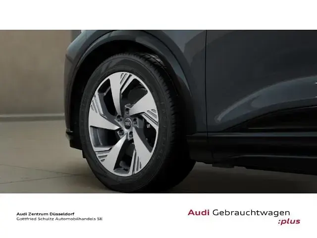 Gebraucht Audi SQ6 e-tron Sport 359 kW (489 PS) 2025 Grau (magnetgrau) SUV