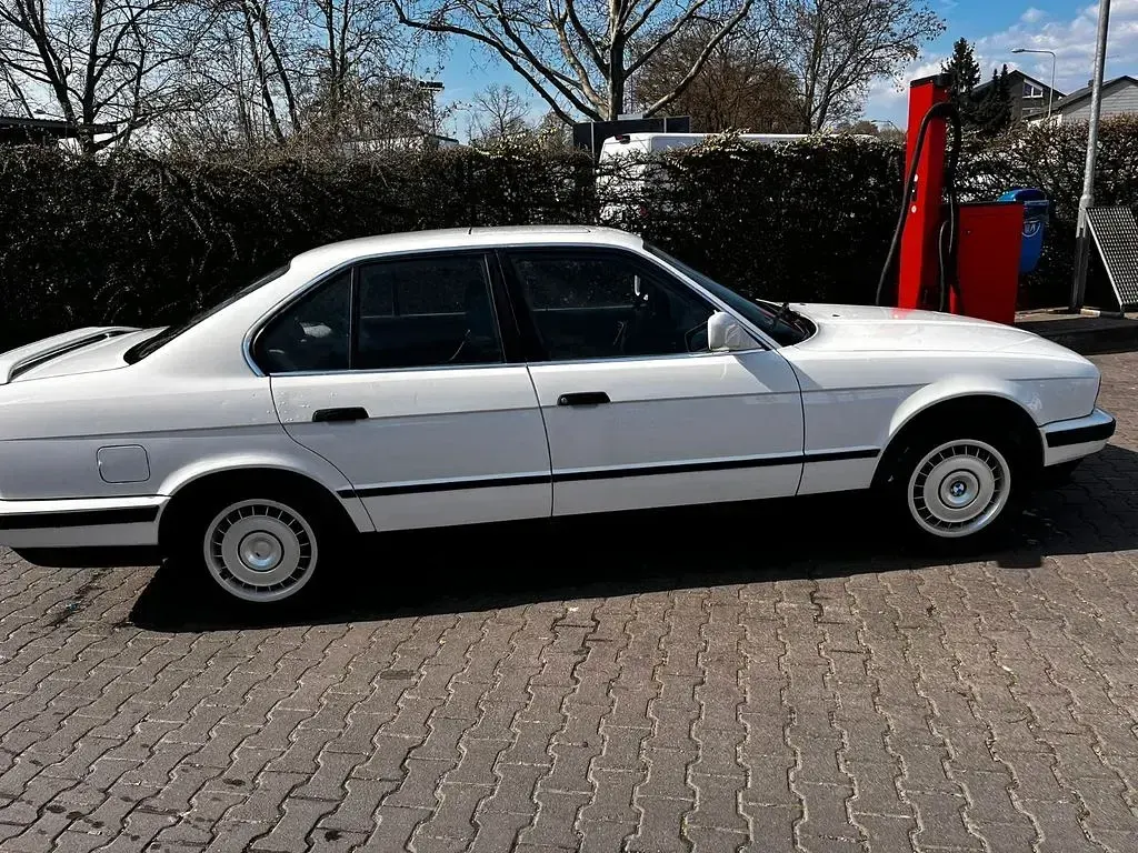 Gebraucht BMW 520 129 PS (94 kW) 1989 Weiß Limousine