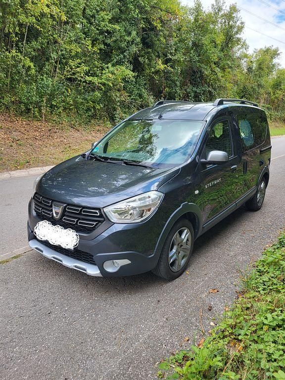Grau Gebraucht 2020 Dacia Dokker Stepway Van | 16.000 € (Fairer Preis) - Bild 1/4