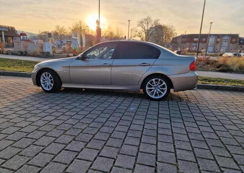 Gebraucht BMW 320 170 PS (125 kW) 2008 Beige Limousine