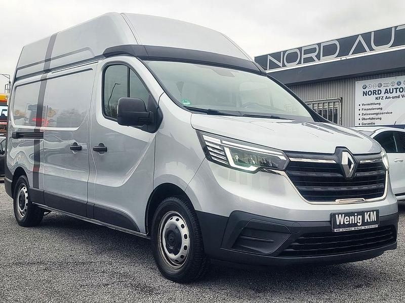 Silber Gebraucht 2022 Renault Trafic Komfort Van | 24.100 € (Guter Preis) - Bild 1/4