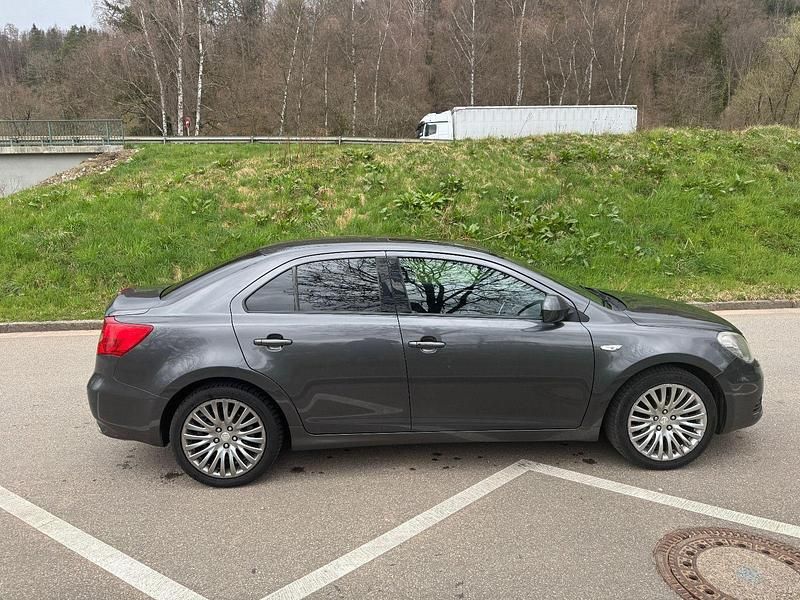 Gebraucht Suzuki Kizashi Sport 178 PS (130 kW) 2010 Grau Limousine