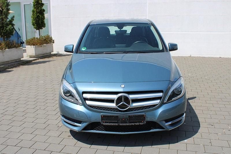 Gebraucht Mercedes B200 Sport 156 PS (114 kW) 2013 Blau Van / Kleinbus