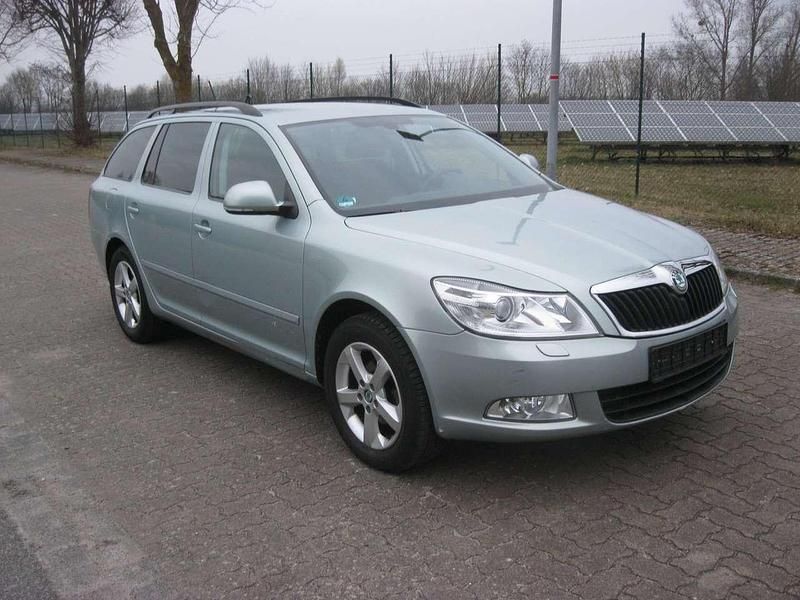 Gebraucht Skoda Octavia 105 PS (77 kW) 2011 Grün Kombi