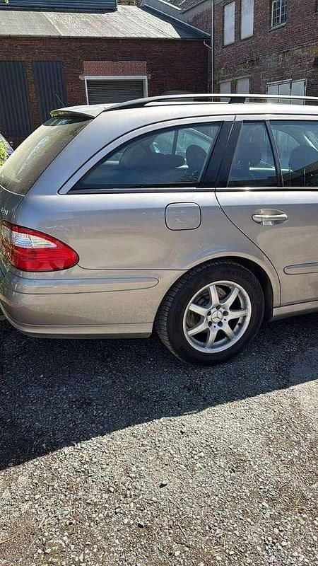 Gebraucht 2005 Mercedes E220 Classic Kombi | 1.950 € (Guter Preis) - Bild 1/4