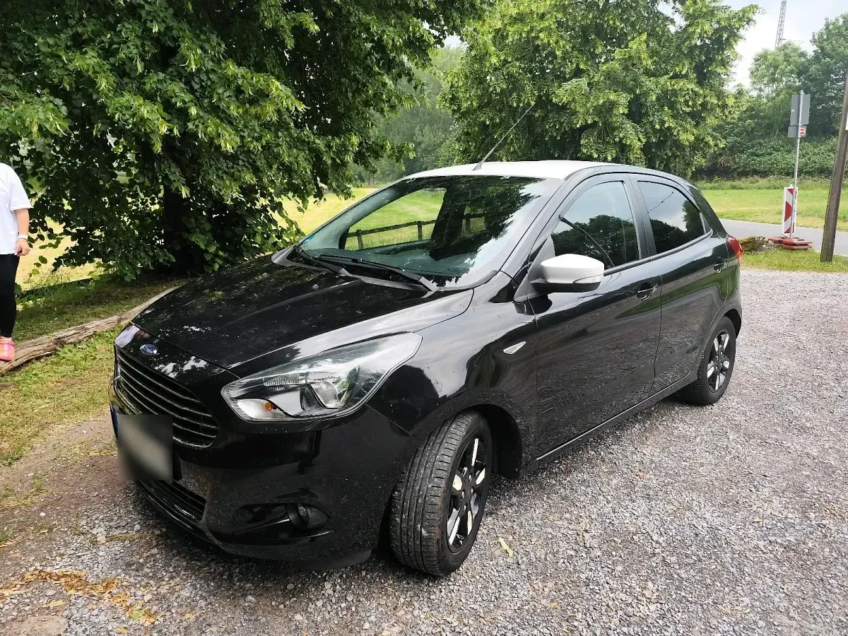 Gebraucht Ford Ka Plus 86 PS (63 kW) 2017 Schwarz Kleinwagen