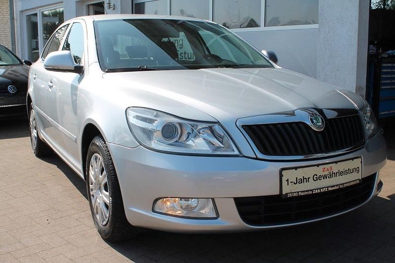 Silber Gebraucht 2009 Skoda Octavia Ambiente Limousine | 5.555 € (Teuer) - Bild 1/3