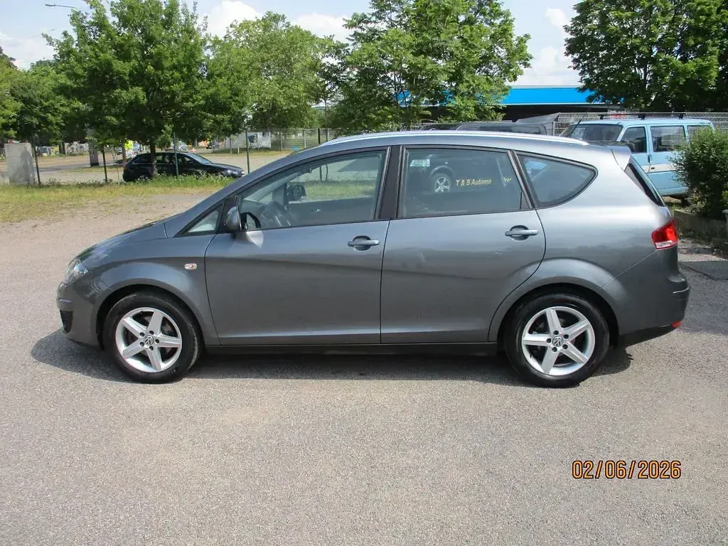 Gebraucht Seat Altea XL Stylance 125 PS (91 kW) 2012 Grau Van / Kleinbus