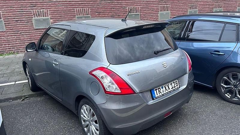 Grau Gebraucht 2013 Suzuki Swift Comfort Kleinwagen | 6.200 € (Fairer Preis) - Bild 1/4