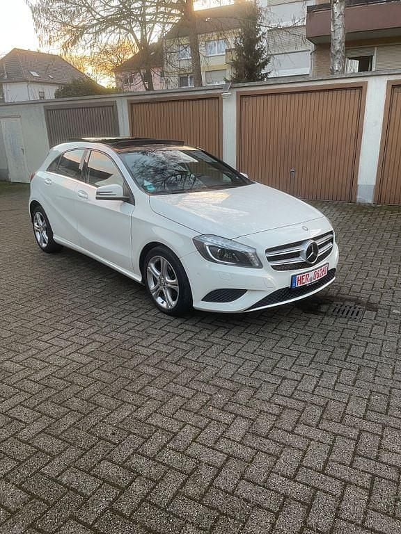 Gebraucht Mercedes A180 122 PS (89 kW) 2013 Weiß Limousine