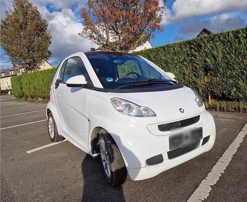 Weiß Gebraucht 2011 Smart ForTwo Coupé Passion Kleinwagen | 3.600 € (Guter Preis) - Bild 1/4