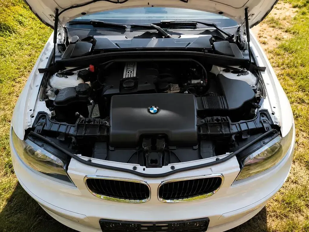 Gebraucht BMW 116 122 PS (89 kW) 2010 Weiß Kleinwagen