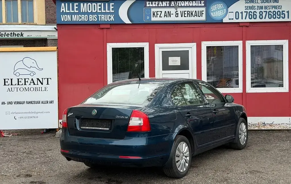 Gebraucht Skoda Octavia Elegance 105 PS (77 kW) 2012 Blau Limousine