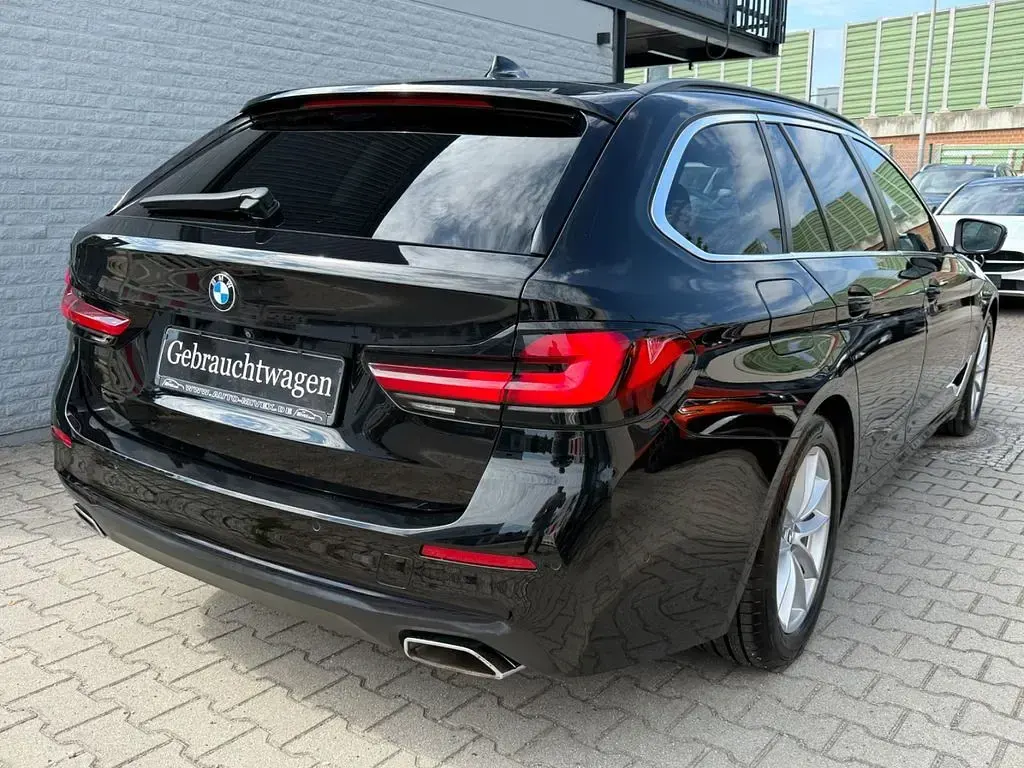 Gebraucht BMW 530 Sport Line 286 PS (210 kW) 2022 Schwarz Kombi