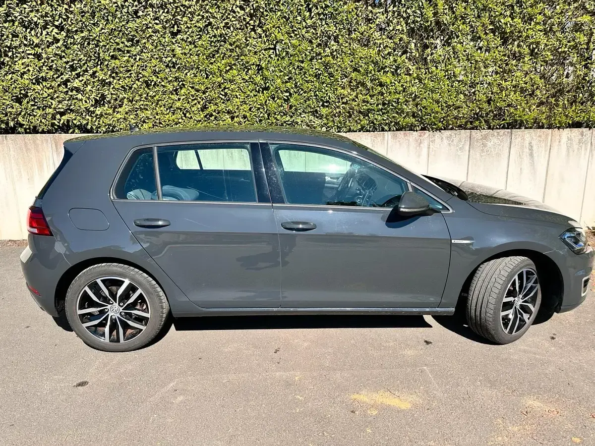 Gebraucht VW e-Golf 100 kW (136 PS) 2020 Grau Kleinwagen